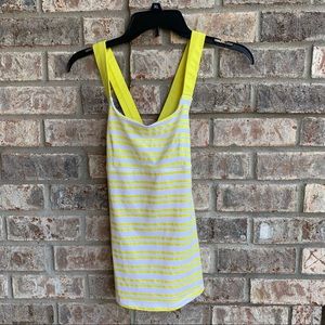 🍒💣 Lululemon crisscross athletic top